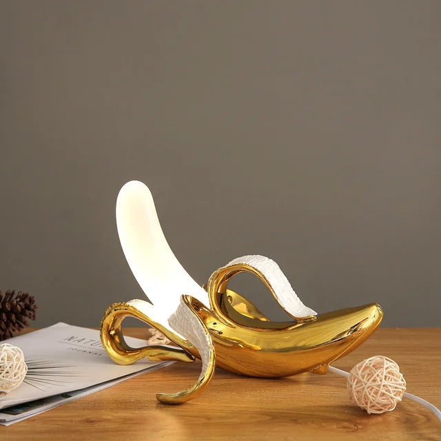 Lámpara de mesa BananaShine con forma de plátano — Luz decorativa moderna y divertida