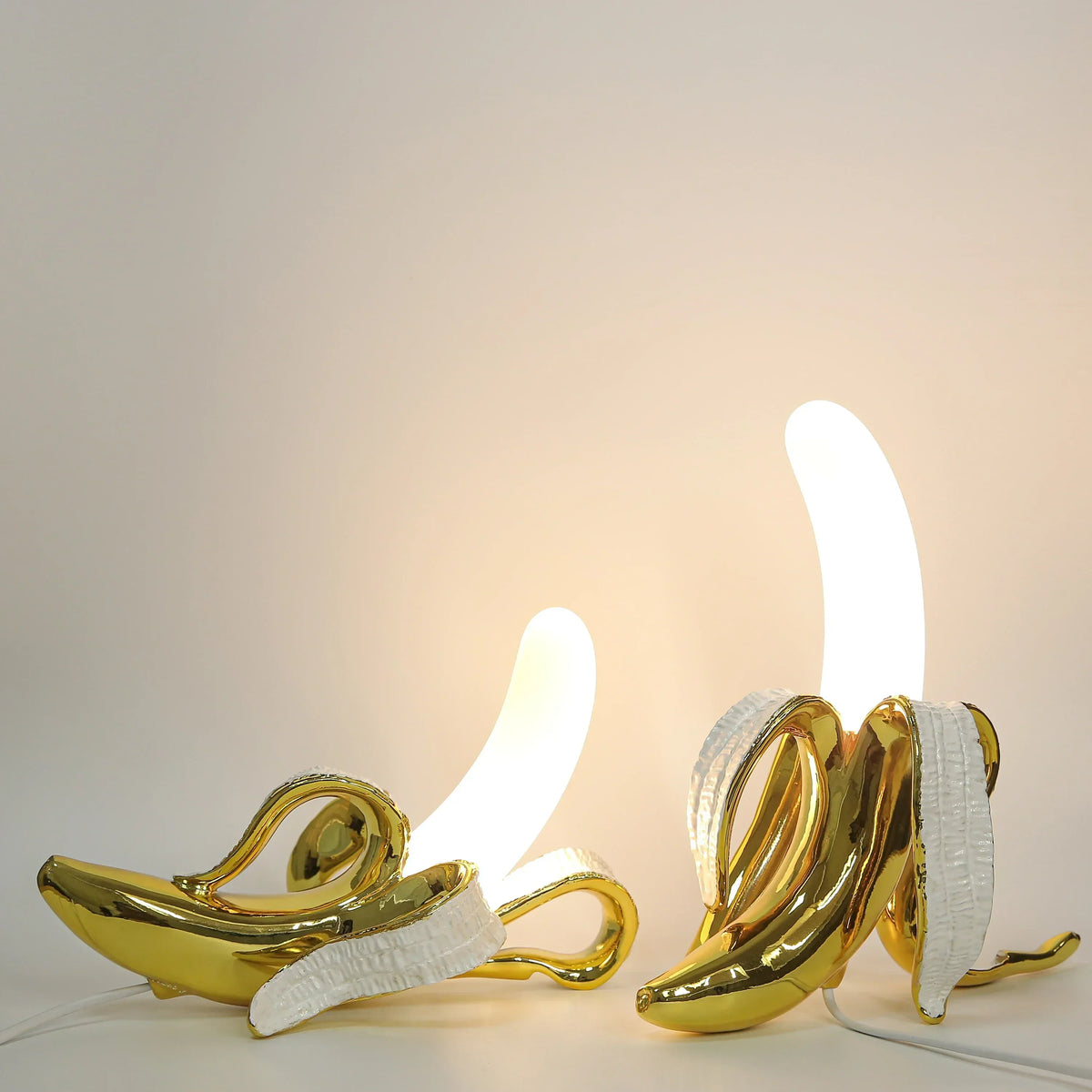 מנורת שולחן מודרנית בצורת בננה BananaShine — עיצוב משעשע