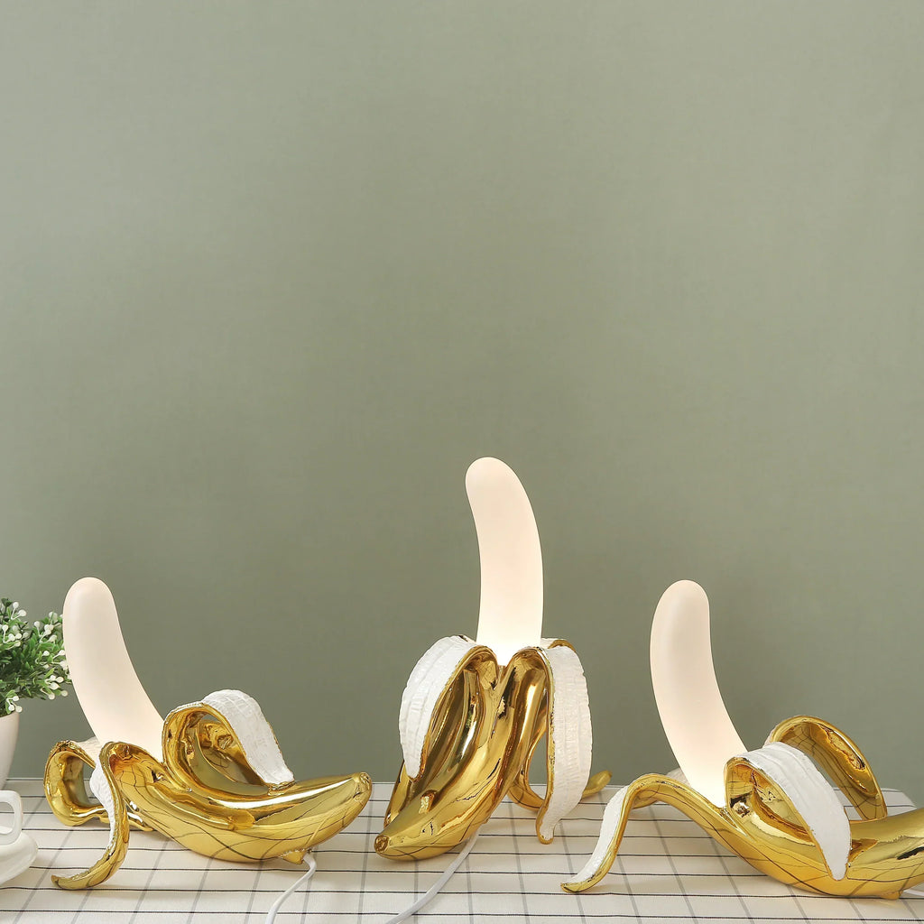Lámpara de mesa BananaShine con forma de plátano — Luz decorativa moderna y divertida