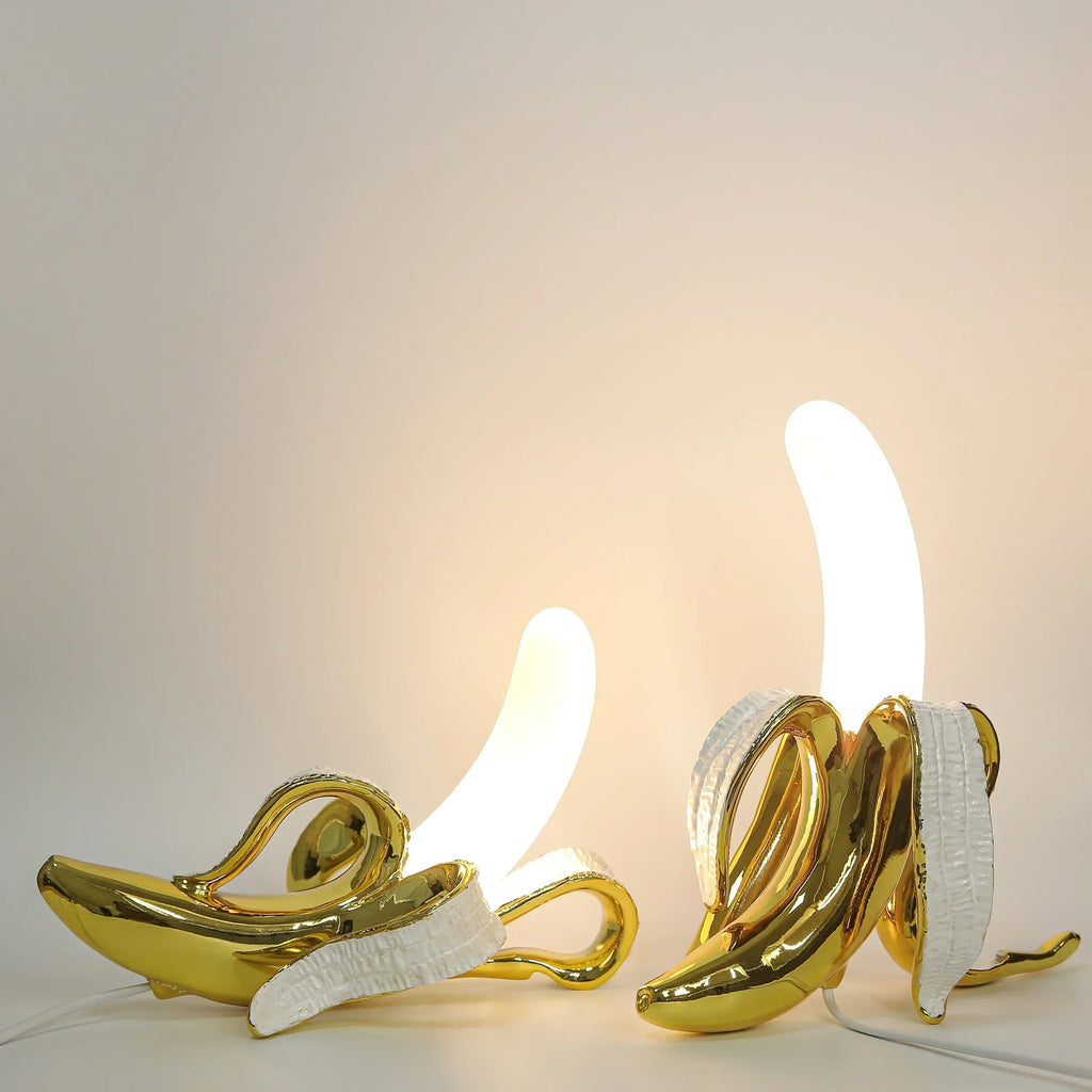 Lámpara de mesa BananaShine con forma de plátano — Luz decorativa moderna y divertida