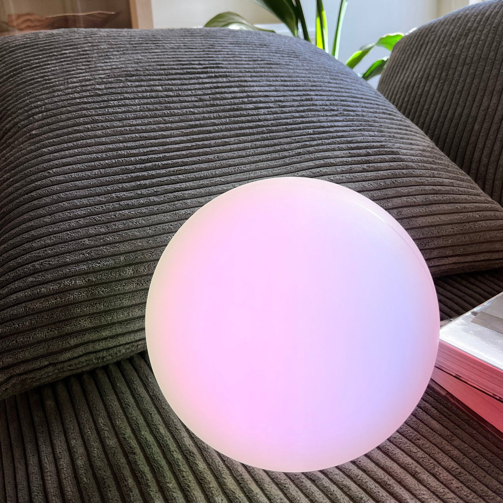 Kabellose LED-Tischlampe Moon — 16 Farben, wiederaufladbare Akkus