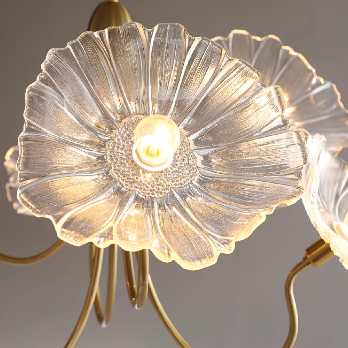 Kronleuchter aus Muranoglas mit Blüten — mattiertes blattförmiges Design
