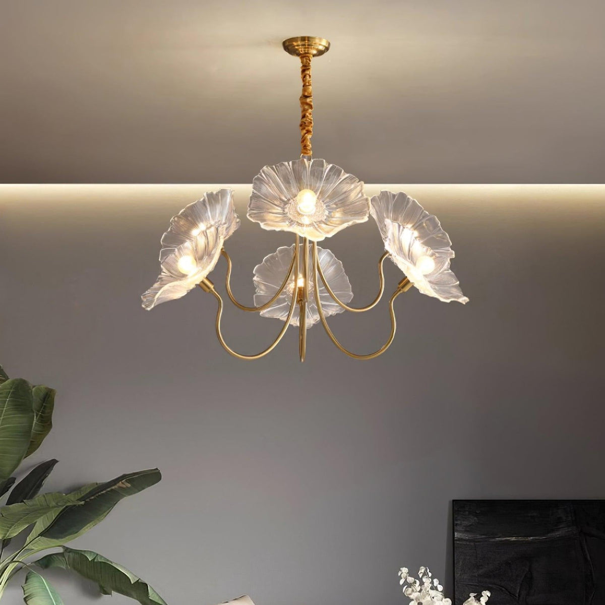 Kronleuchter aus Muranoglas mit Blüten — mattiertes blattförmiges Design