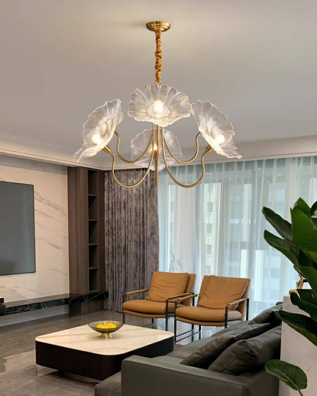 Kronleuchter aus Muranoglas mit Blüten — mattiertes blattförmiges Design