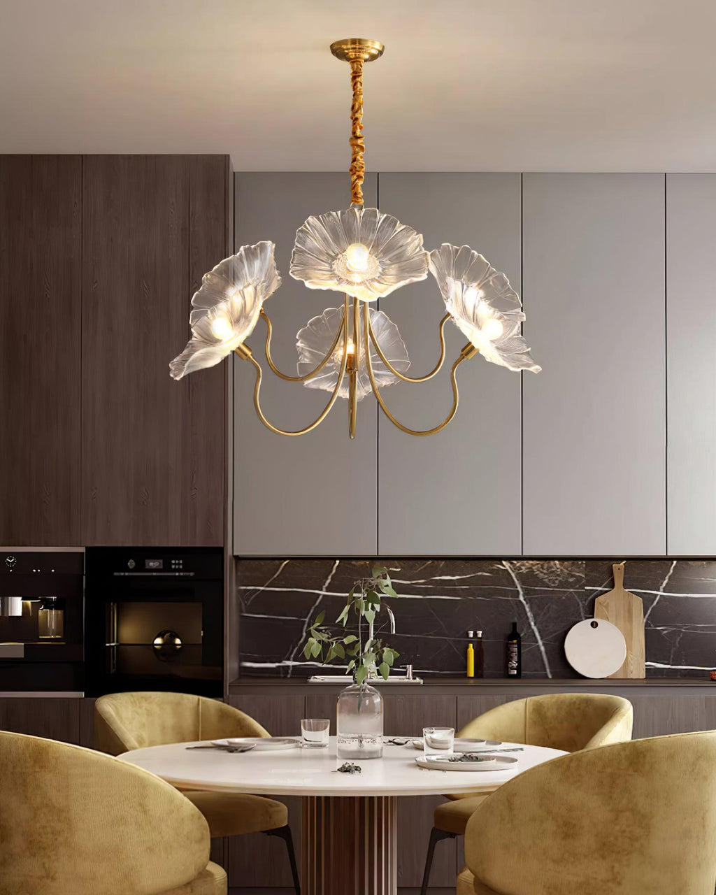 Kronleuchter aus Muranoglas mit Blüten — mattiertes blattförmiges Design
