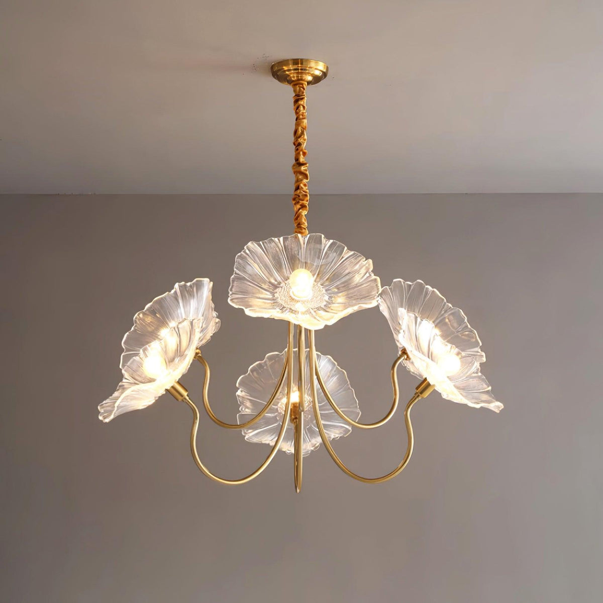 Kronleuchter aus Muranoglas mit Blüten — mattiertes blattförmiges Design