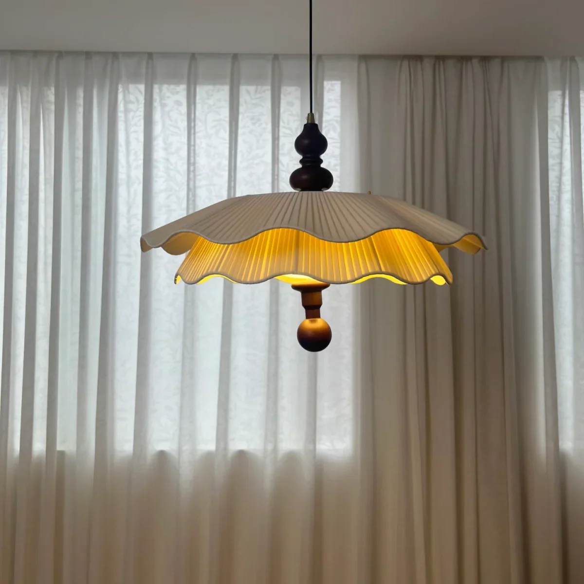 Lampada a sospensione in tessuto plissettato moderna – Legno noce bianco per sala da pranzo/camera da letto - Flindria