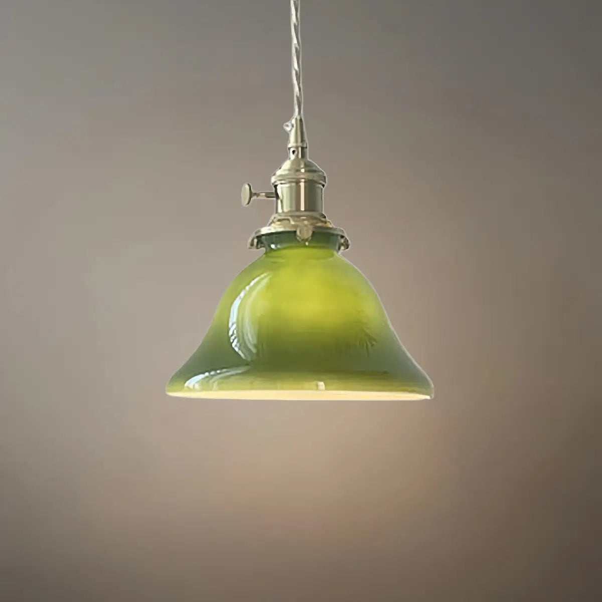 Lámpara colgante vintage de vidrio verde -- Acento de latón para comedor restaurante - Flindria