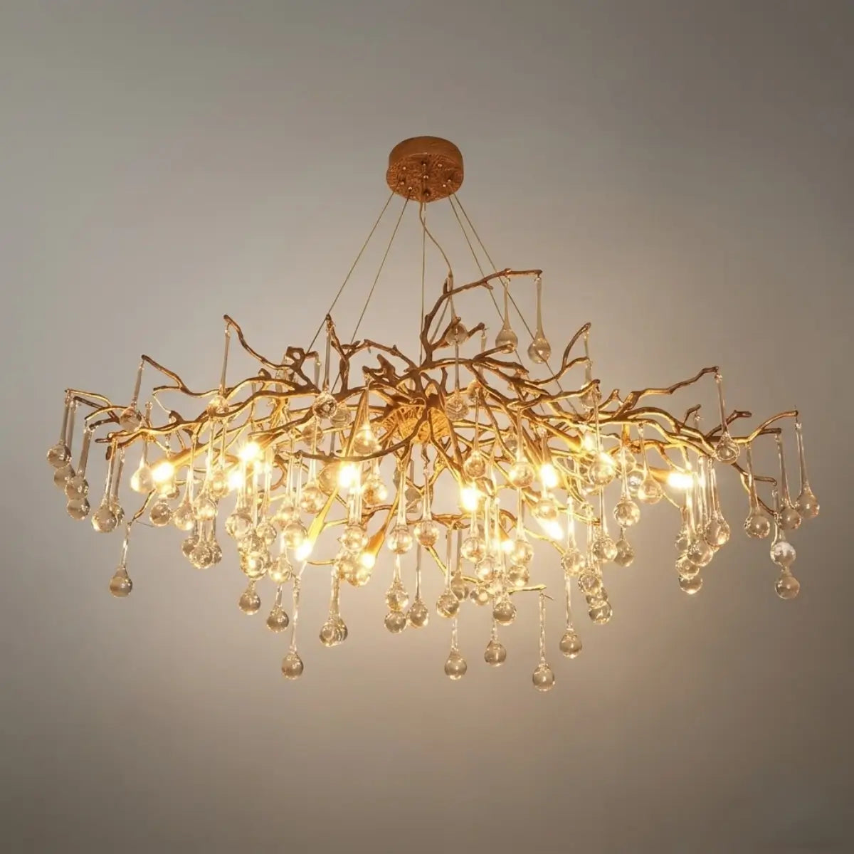 Lujoso candelabro de ramas – Latón y gotas de agua de vidrio para sala de estar/comedor - Flindria
