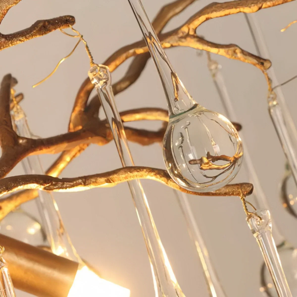 Lujoso candelabro de ramas – Latón y gotas de agua de vidrio para sala de estar/comedor - Flindria