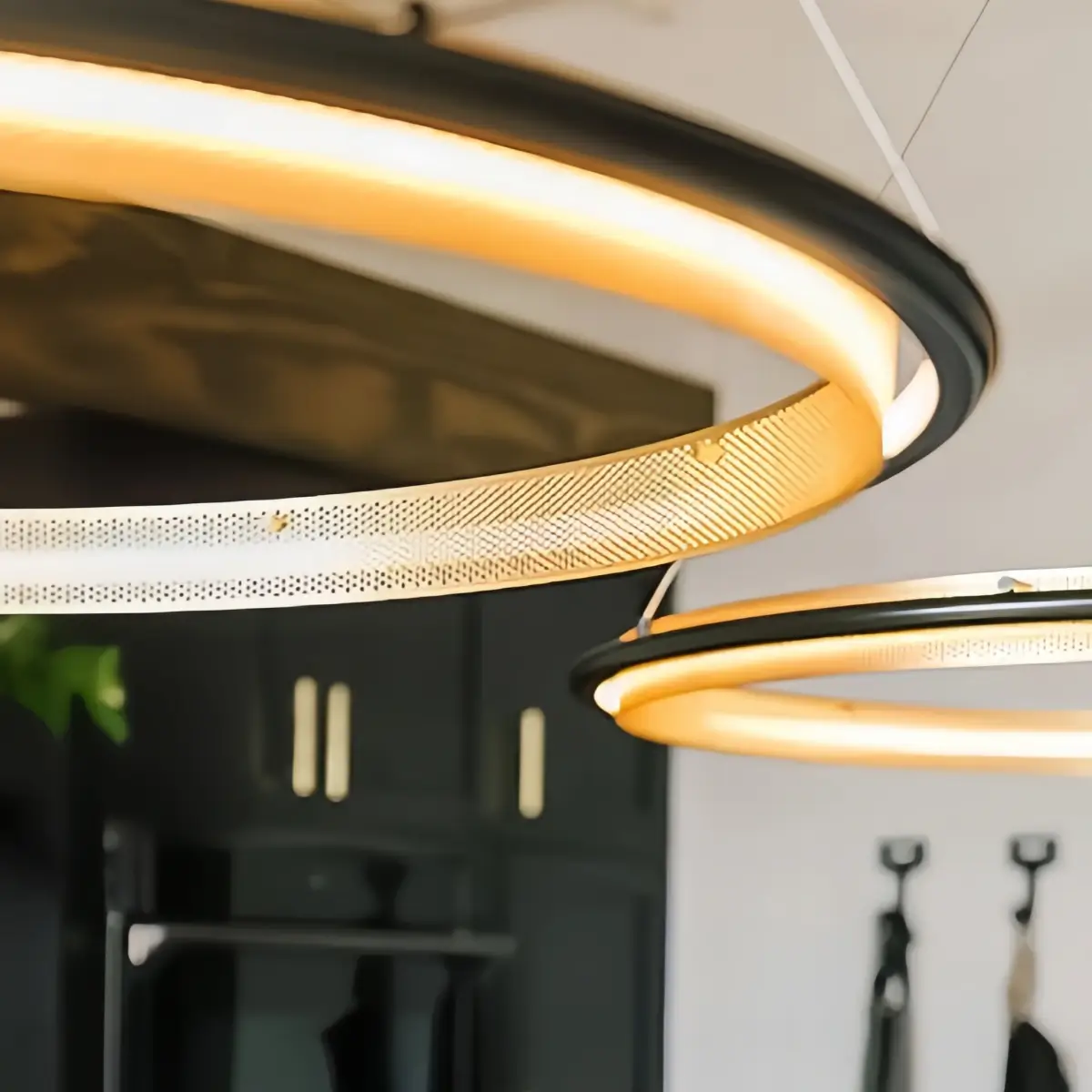 Post-Modern Ring Pendant Light – Black and Gold Metal for Dining Room / Living Room - Flindria