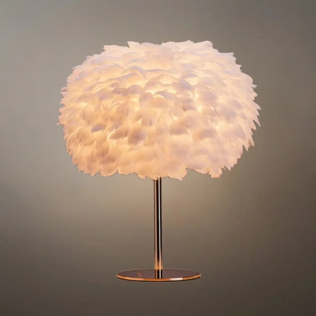 Elegantní stolní lampa ve tvaru peříčka s koulí -- zlatá s bílou/růžovou/šedou pro ložnici a obývací pokoj - Flindria