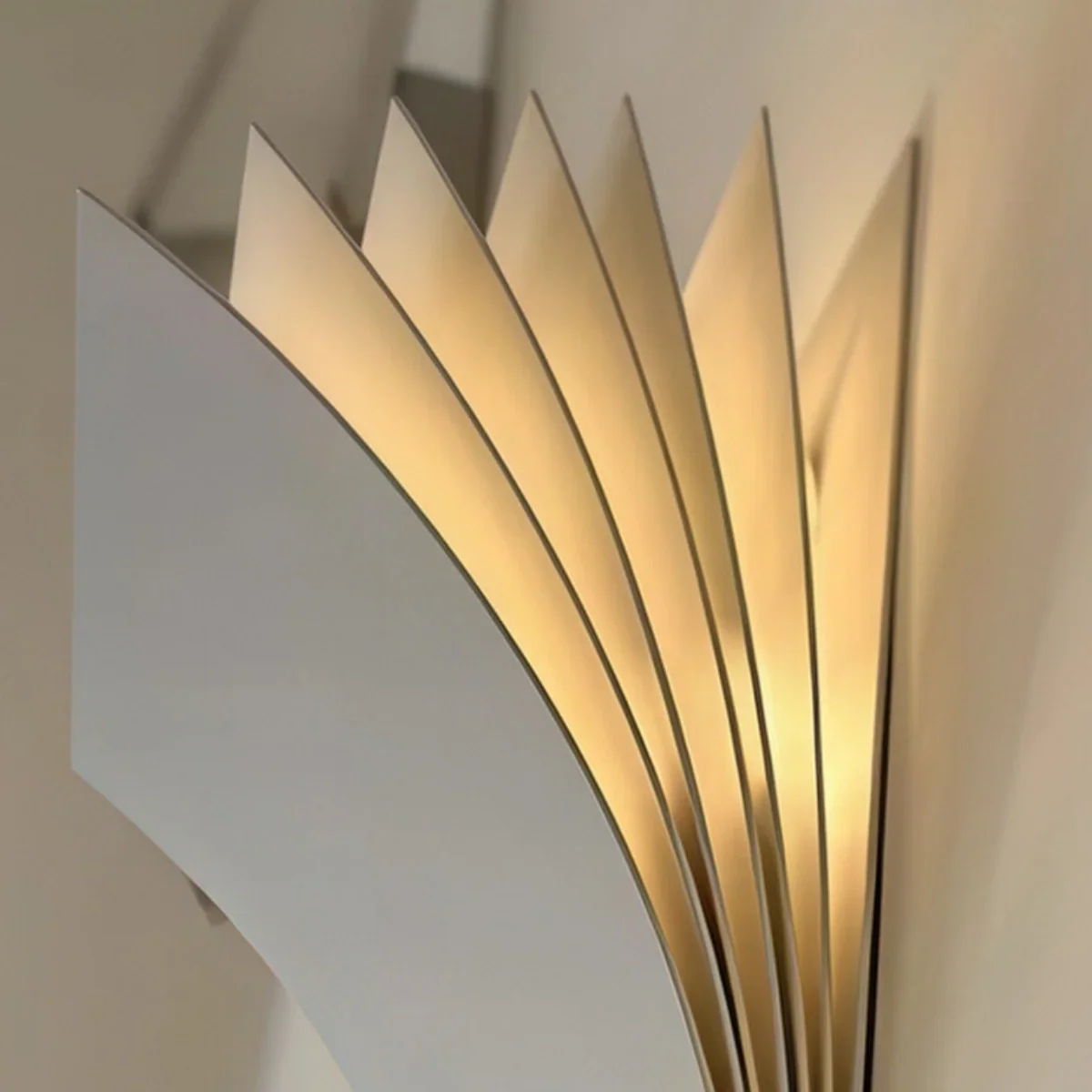 Nordic Minimalist Wall Lamp -- Curved Aluminum Book Pages in Black or White for Living Room Study - Flindria