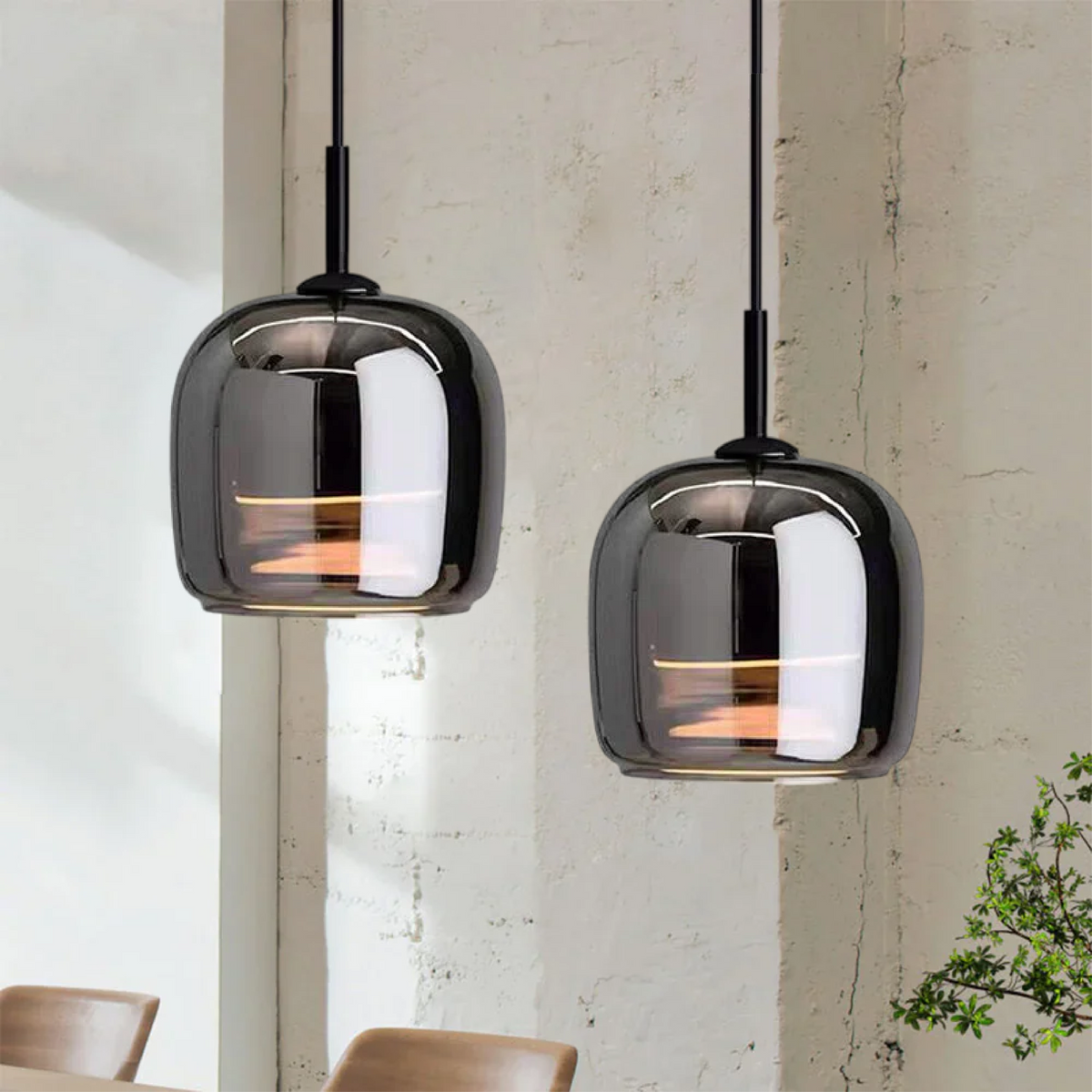 Lampa wisząca Arden Nordic — przydymiony szklany klosz, minimalistyczny design