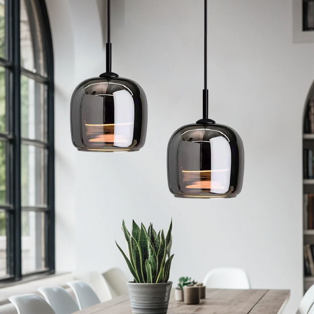 Lampa wisząca Arden Nordic — przydymiony szklany klosz, minimalistyczny design