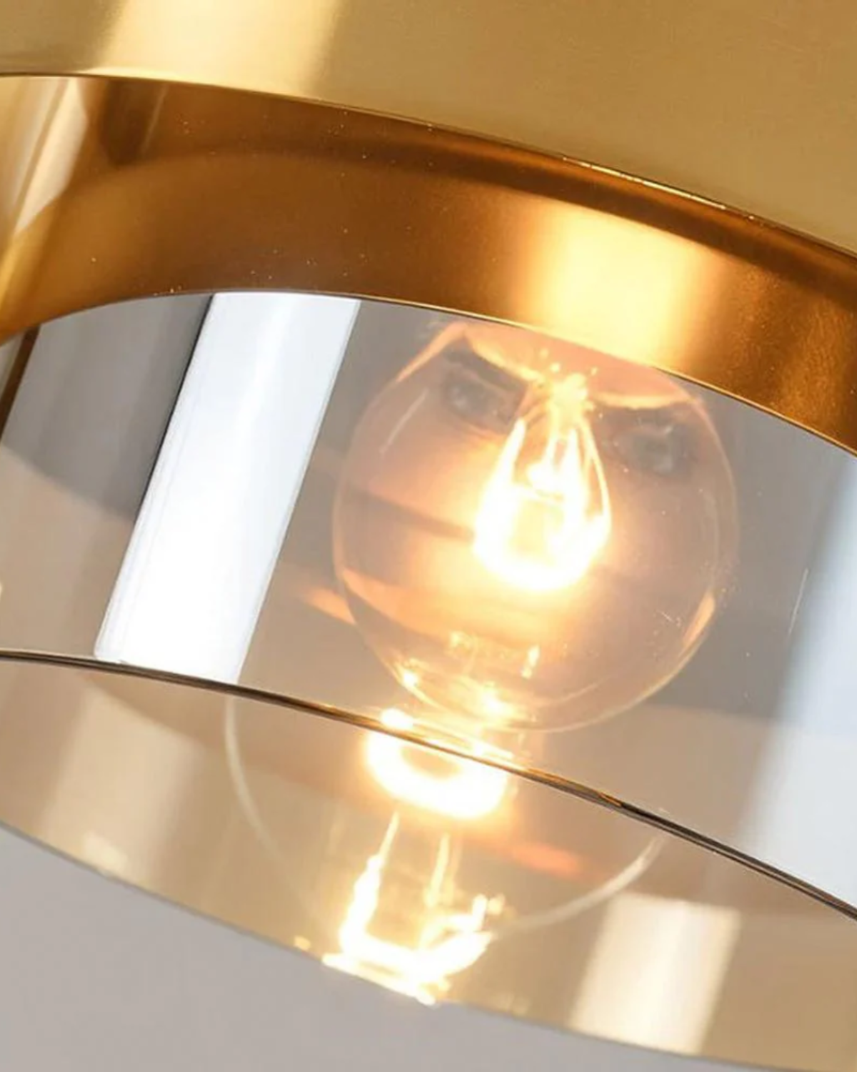 Solara pendellampa i guldfärgat glas, industriell kant med vinklad design