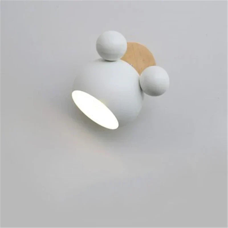 MickeyGlo-seinävalaisin Mikki-hahmolla — leikkisä sarjakuvavalaistus