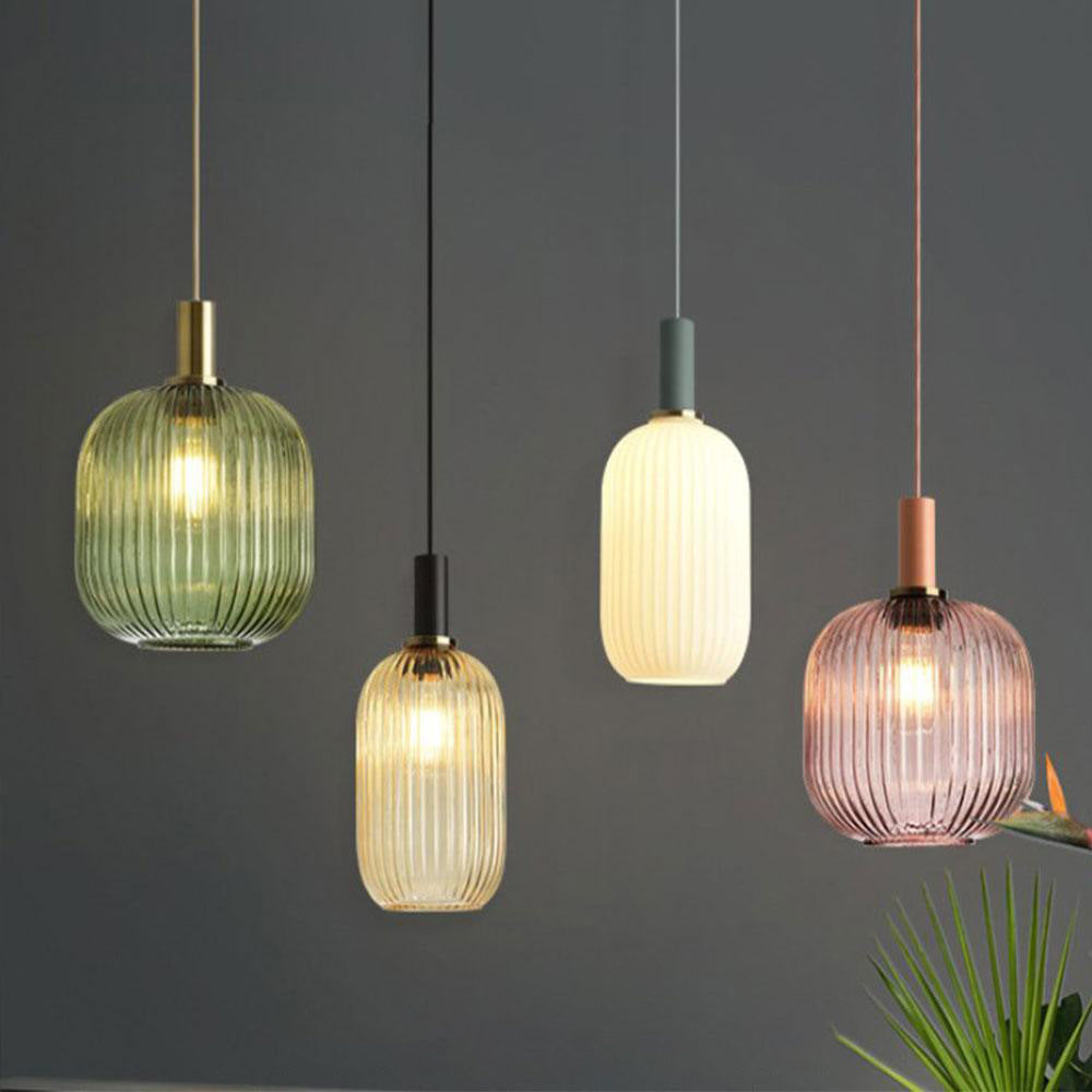 Nordische Pendelleuchte aus geriffeltem Glas - skandinavischer Stil