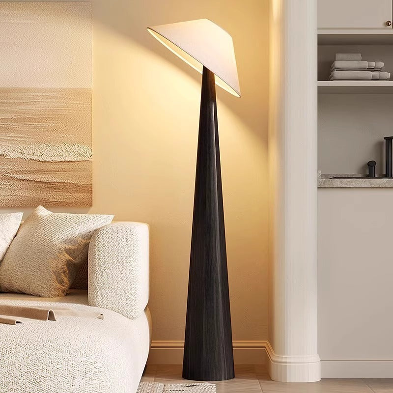 Kireto Wabi Sabi lampe til gulv eller bord med varm glød i to størrelser  