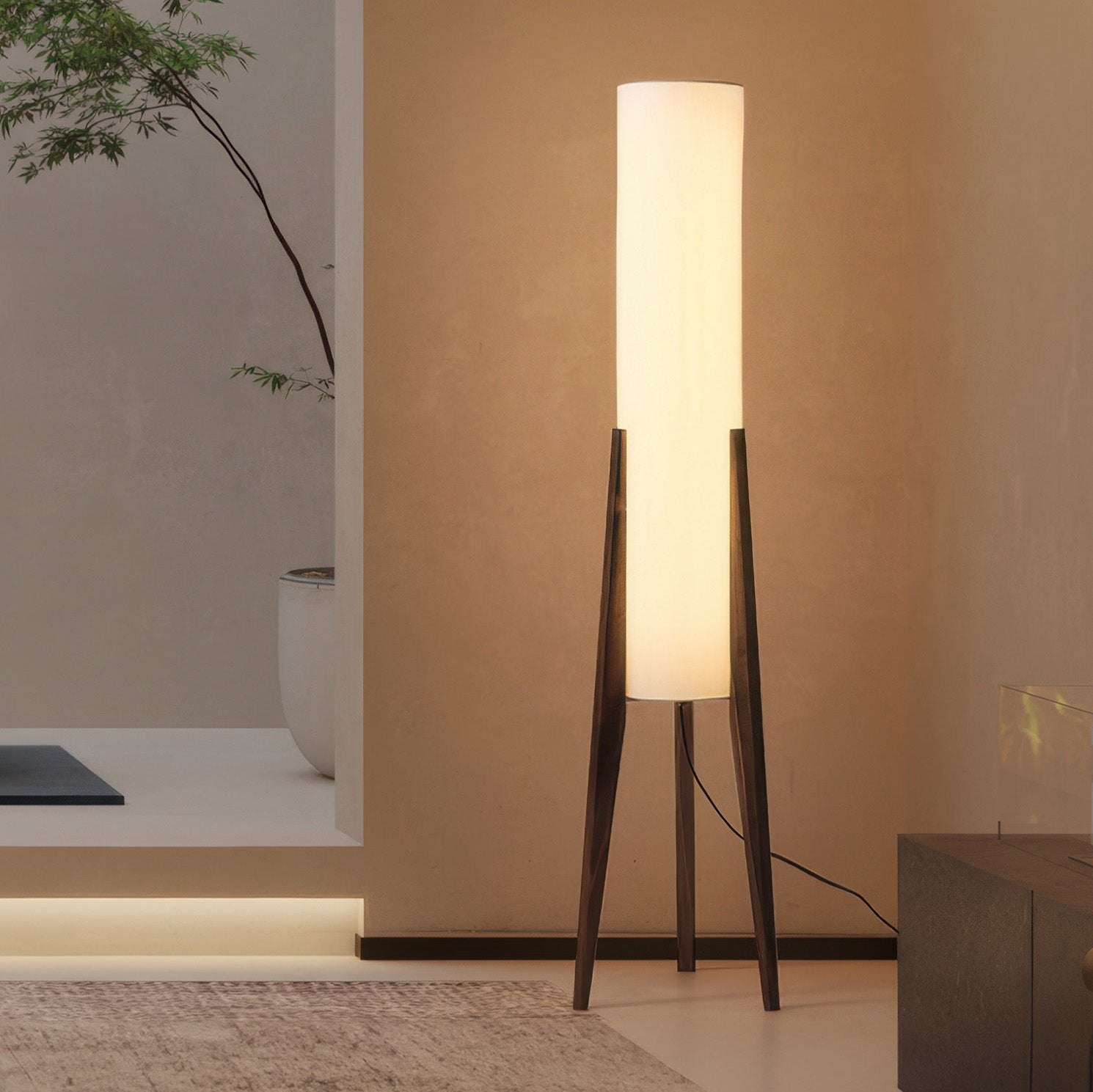 Liora Stehlampe aus Walnussholz — sanfter Lampenschirm, nordisches Retrodesign