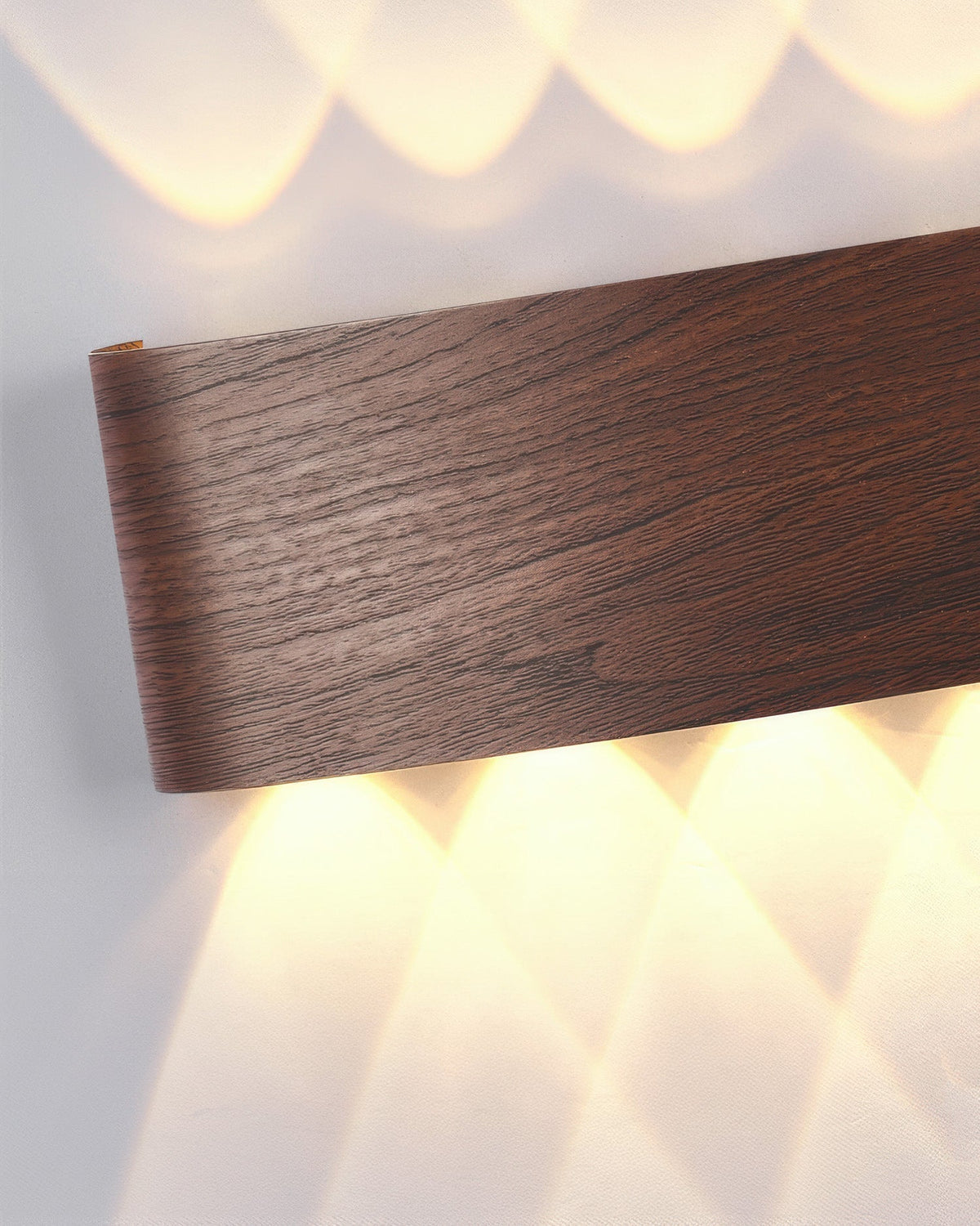 Lumina vägglampa i träimitation med LED - väderbeständig utomhusbelysning