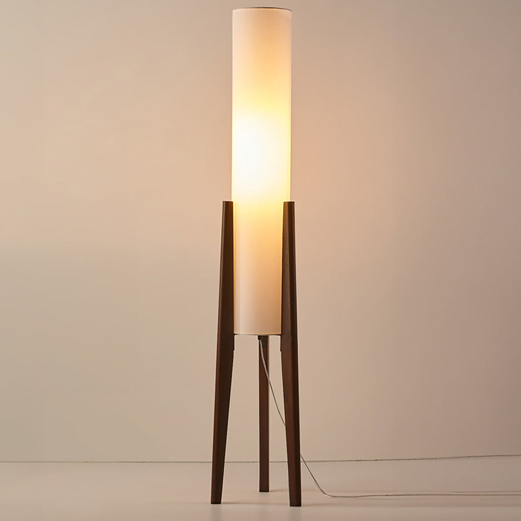 Liora Stehlampe aus Walnussholz — sanfter Lampenschirm, nordisches Retrodesign