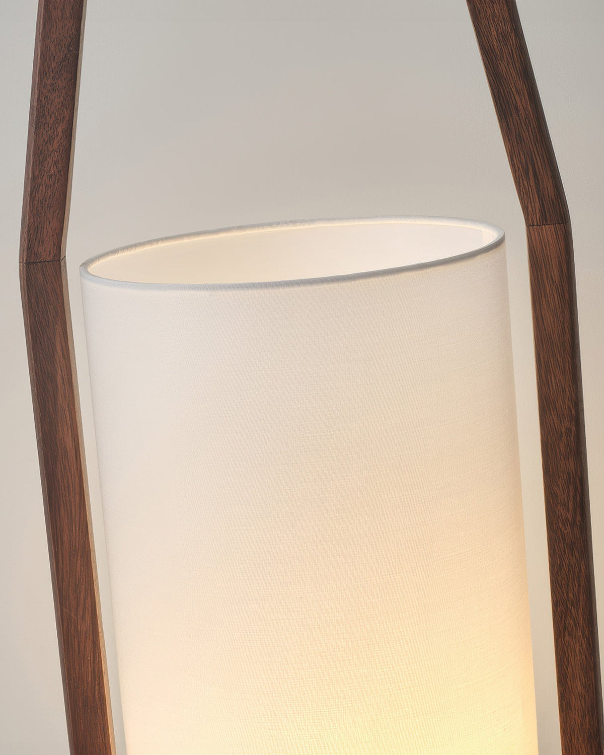 Japansk golvlampa i trä — retrodesign med wabi-sabi och zen