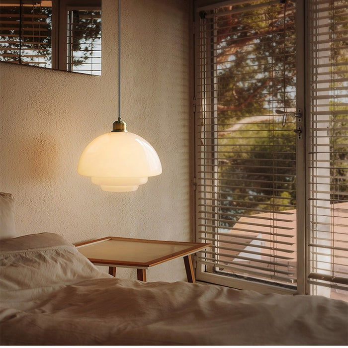 Szklana lampa wisząca Astria w kolorze kości słoniowej, inspirowana latami 50.