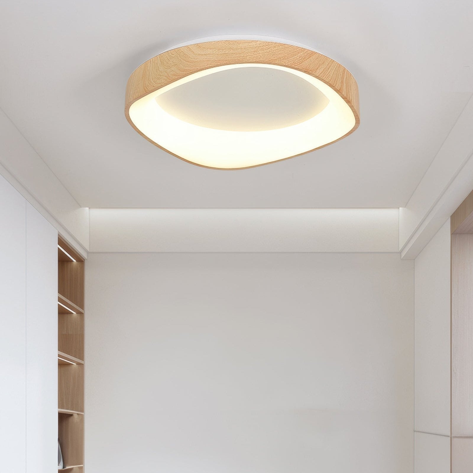 Pendul de plafon în stil scandinav — finisaj cu aspect de lemn, LED integrat, iluminare fără umbre