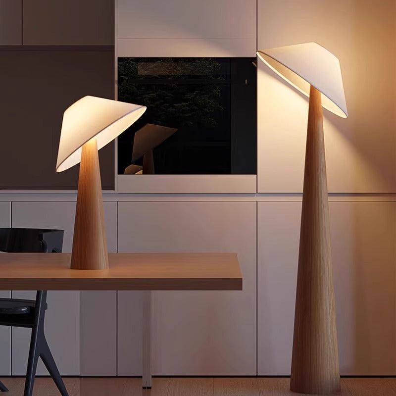 Kireto Wabi Sabi lampe til gulv eller bord med varm glød i to størrelser  