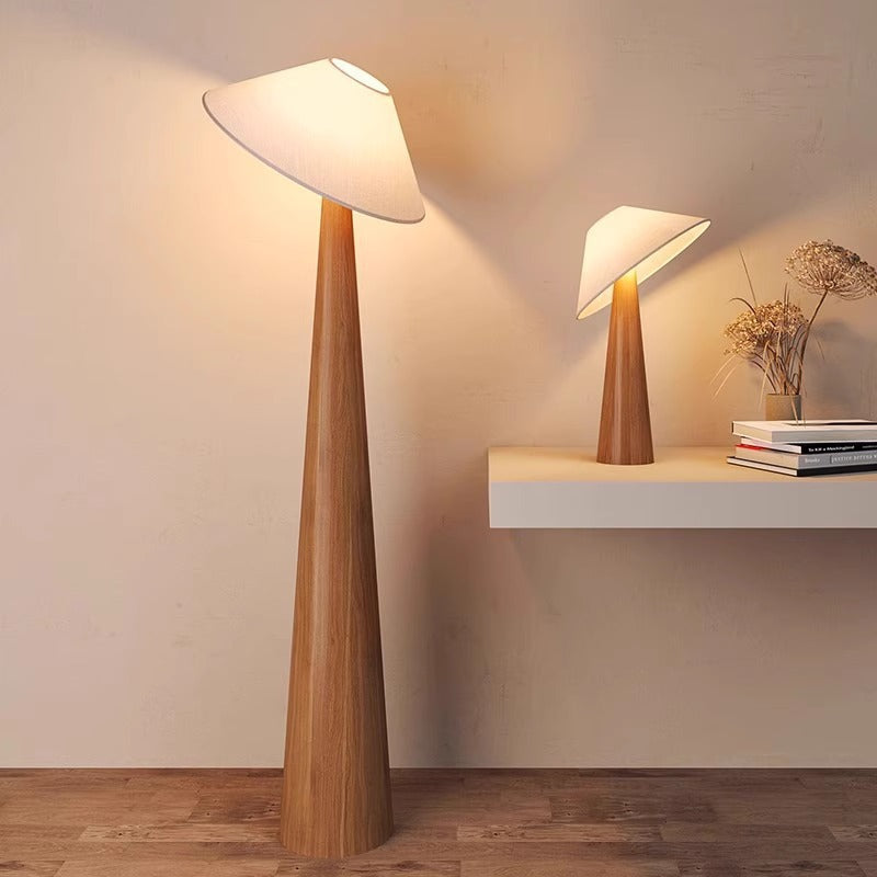 Kireto Wabi Sabi lampe til gulv eller bord med varm glød i to størrelser  