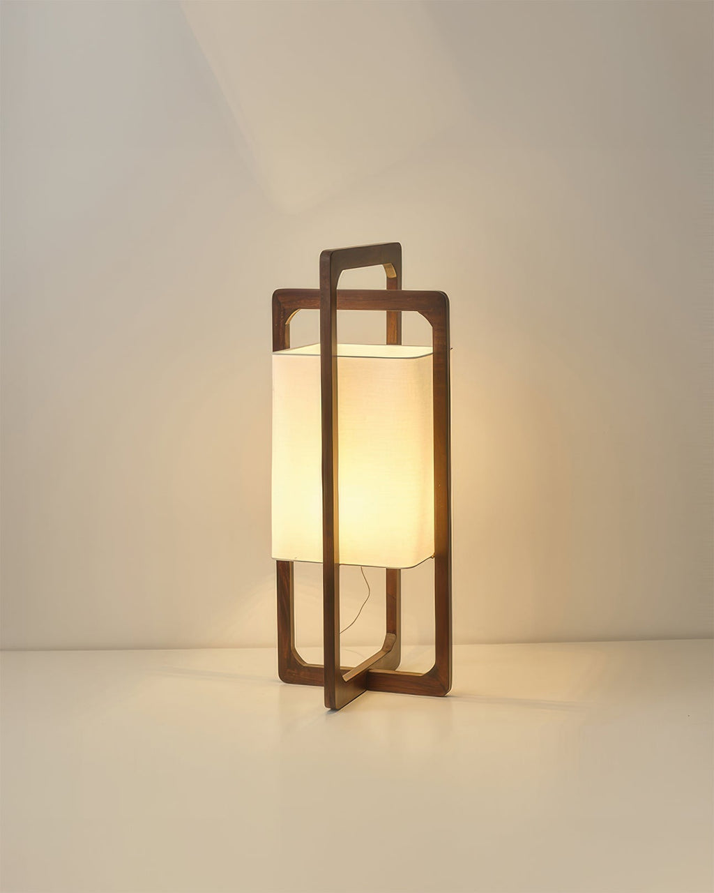 Japansk golvlampa i trä — retrodesign med wabi-sabi och zen
