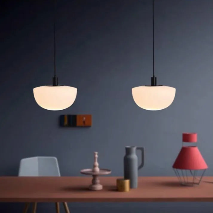 Kentro Pendelleuchte mit Glasglobus für Essbereich und Küche