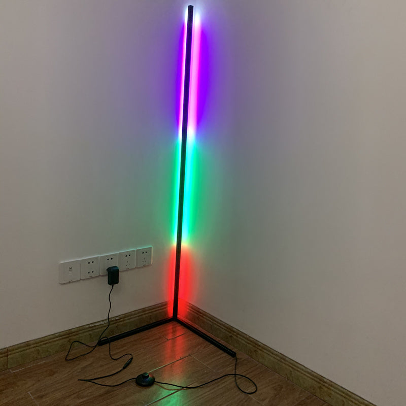 مصباح أرضي RGB من رينو — إضاءة محيطية ملونة قائمة