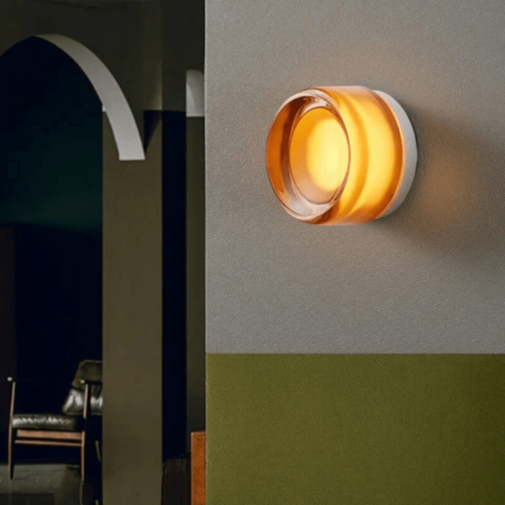 Okrągła szklana lampa ścienna LED z jednym źródłem światła — kompaktowa obudowa