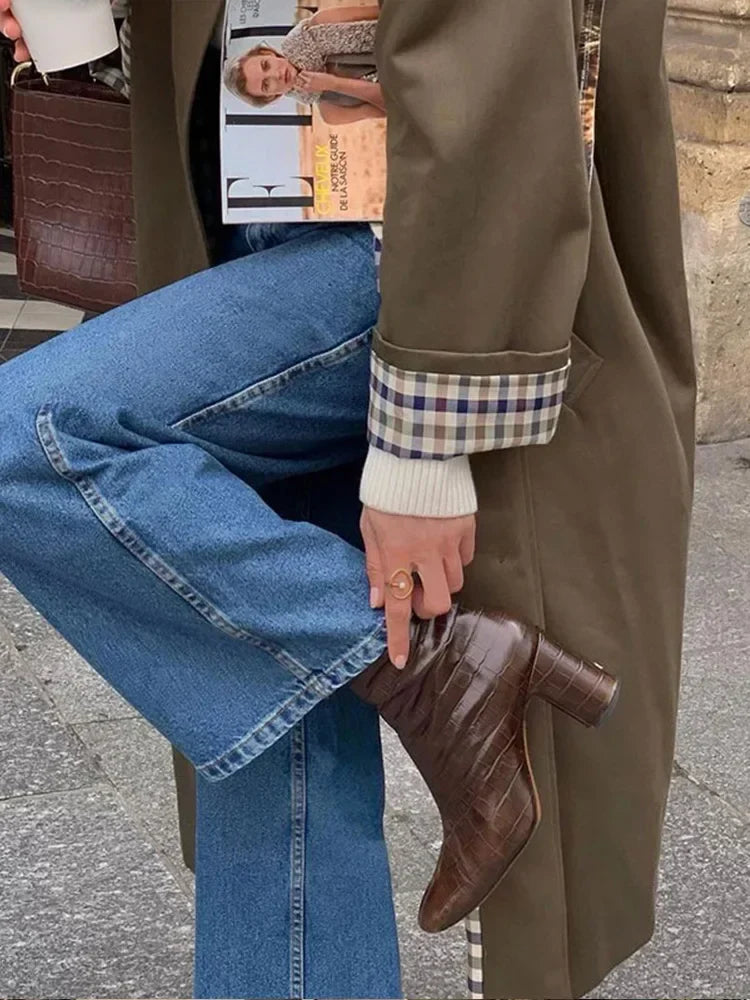 Chaqueta/abrigo Isabelle — gabardina con solapas y forro a cuadros, de botonadura sencilla