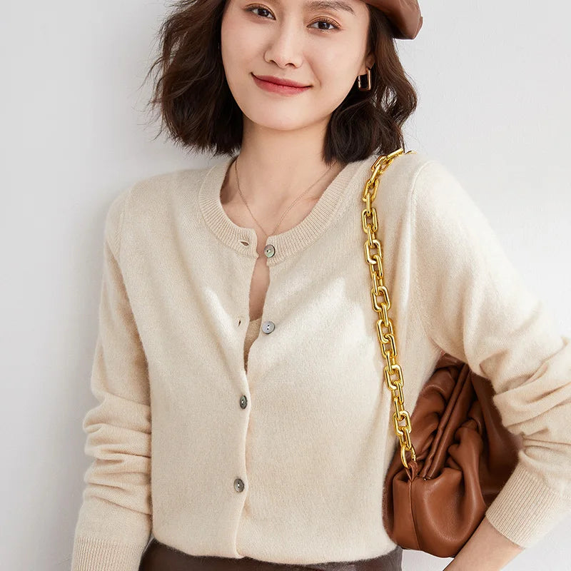 Alicia Kaschmir-Cardigan – Strickpullover mit Rundhalsausschnitt und Einknopfleiste