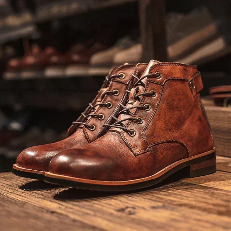 Handgefertigte Herrenstiefel aus Leder von UXST — Retro-Stil mit runder Spitze und knöchelhohem Schaft
