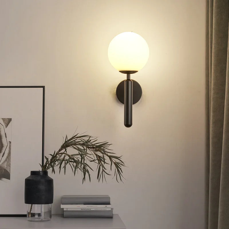 Modern vägglampa — energieffektiv, enkel att installera