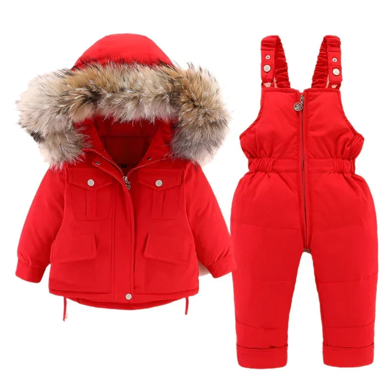 Isabella vinteroverall — dunjacka med pälskrage och overall 0-6Y