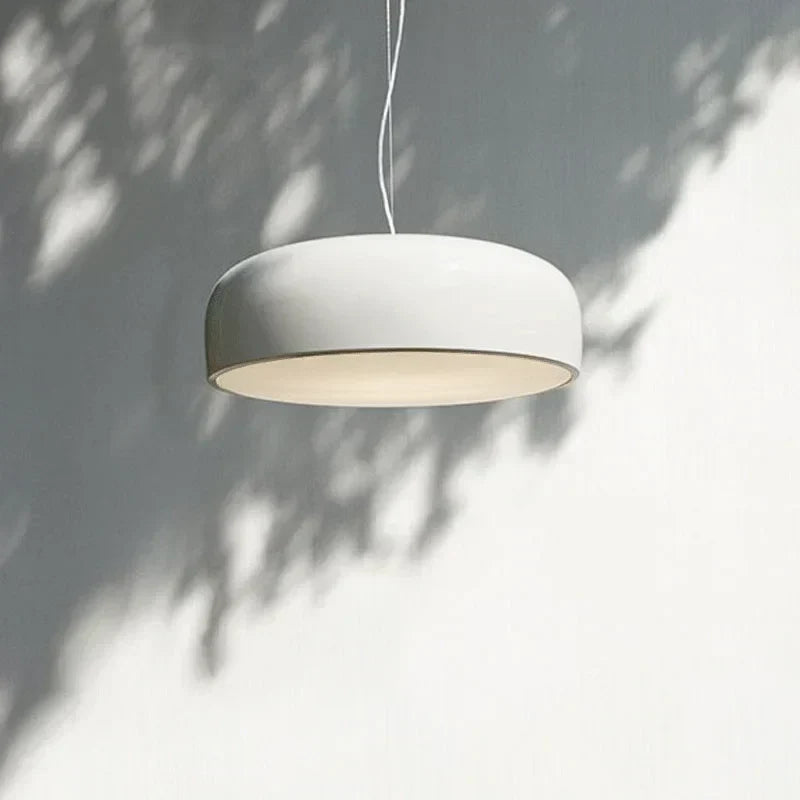 Lampă suspendată rotundă FjordLume Nordic — Abajur din metal și acril, fir ajustabil de 1.2m