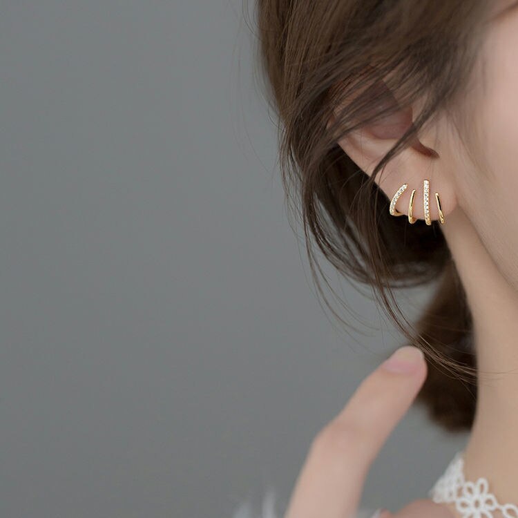 Elara-Ohrringe — Creolen-Design 4-in-1 für den Look mehrerer Ohrlöcher