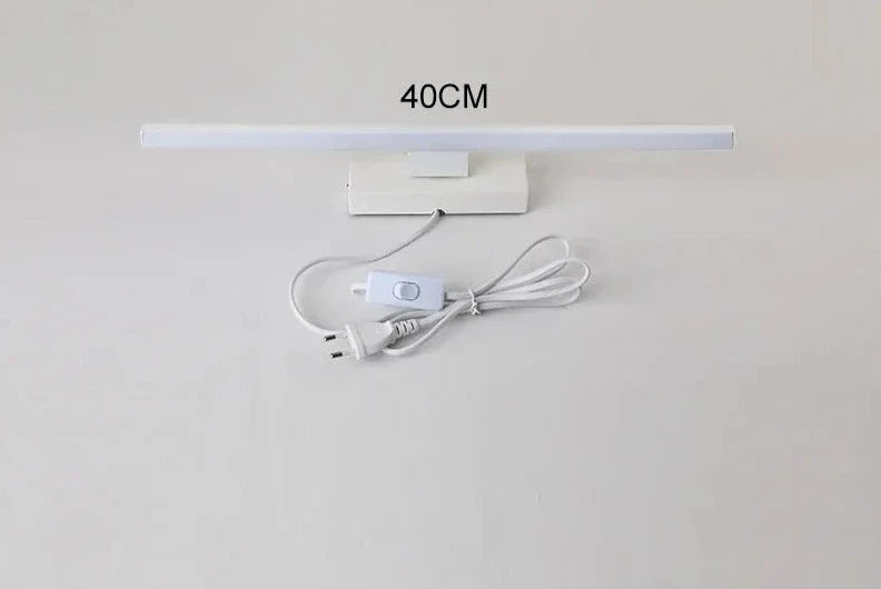 LumaNord lampa LED z regulowanym ramieniem i wbudowanym wtykiem