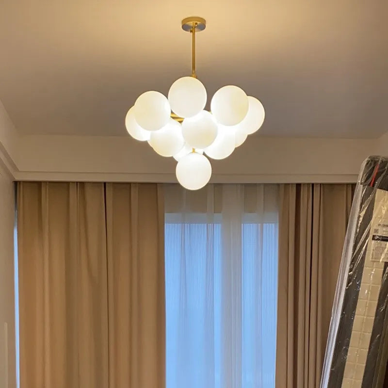 LED-Pendelleuchte Marylebone — Fünf Lampenköpfe, dreizehn Lampenkörper