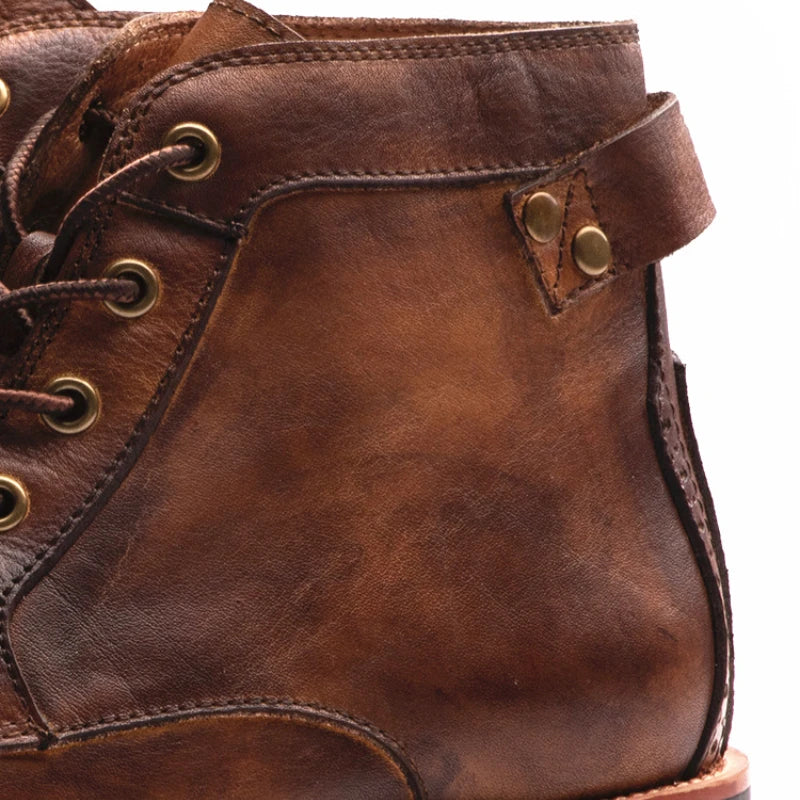 Handgefertigte Herrenstiefel aus Leder von UXST — Retro-Stil mit runder Spitze und knöchelhohem Schaft