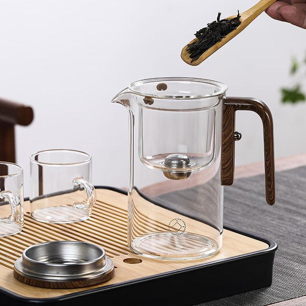 Tekanna i glas med teinfusionssil — magnetiskt filter med ett klick, trähandtag