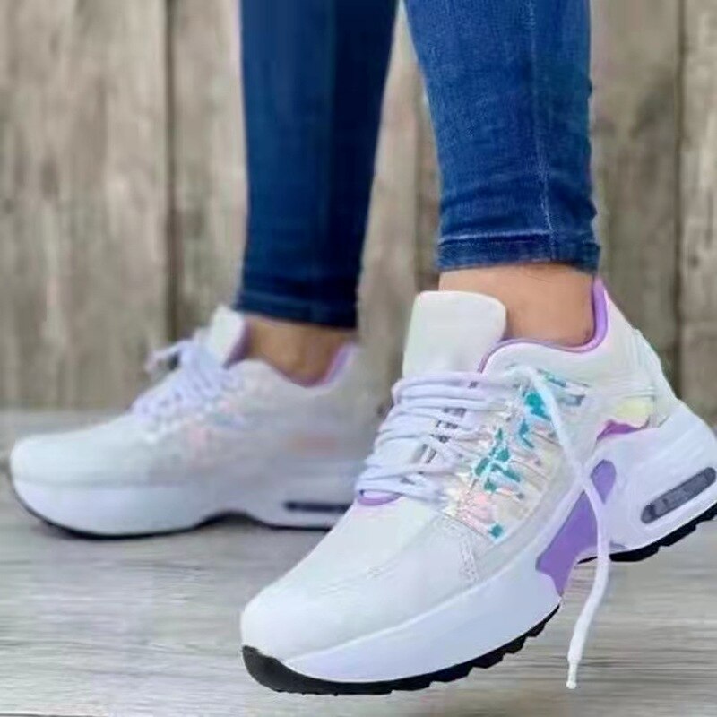 Ortopædiske sneakers med luftsål — design med struktureret fodstøtte