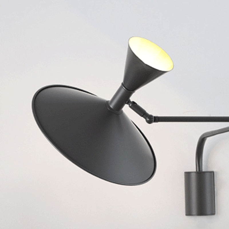NovaSwing vegglampe med svingarm og støpsel — industrielt feste, av/på-bryter