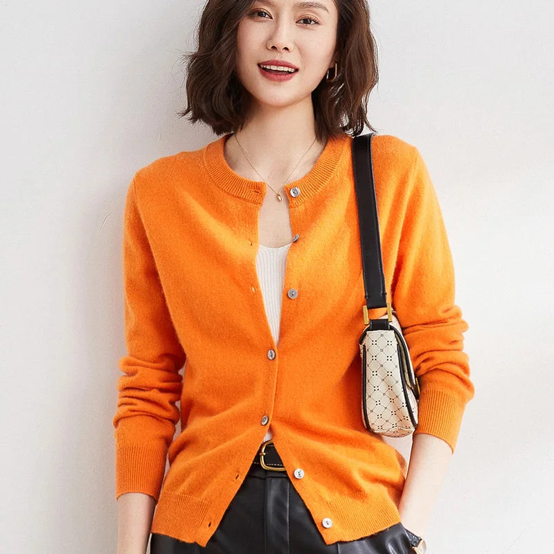 Alicia Kaschmir-Cardigan – Strickpullover mit Rundhalsausschnitt und Einknopfleiste