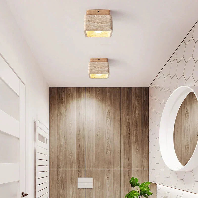 Kirrea LED-Deckenleuchte mit Travertin-Holz-Akzenten